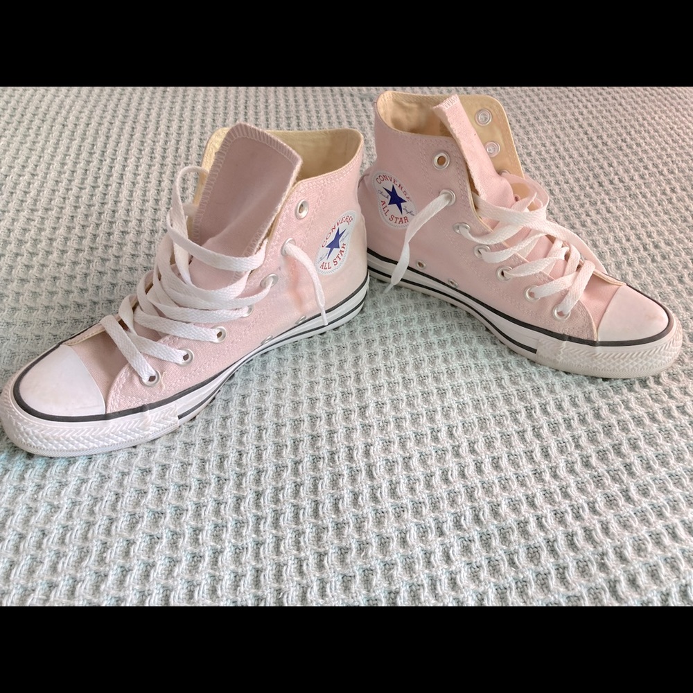 Baby pink high top Converse Chuck Taylors sz 7